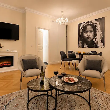 Eugene Apartment *
